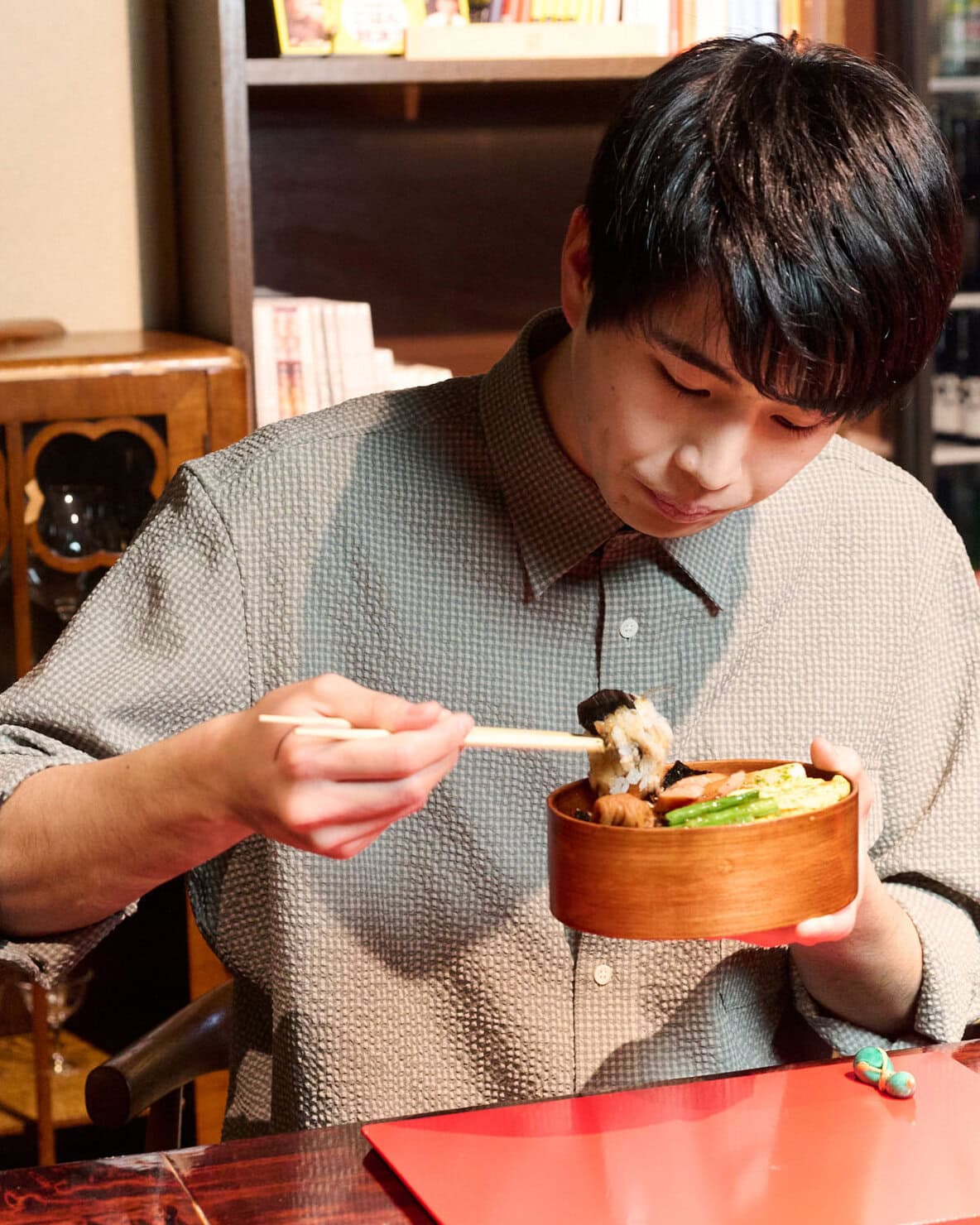 お弁当作りに挑戦した中沢元紀さんが実食!