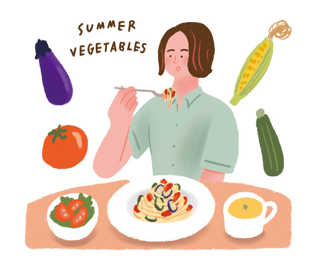 暑さに負けない体づくりには、筋肉量を維持するタンパク質と、暑熱順化を助けるビタミンCを積極的にとりましょう。さらに、食事からの水分補給も大切。