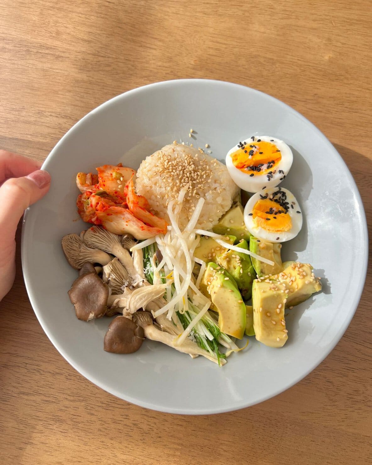 長野県のご当地スーパースーパーで購入した長者原キムチを添えたワンプレートご飯