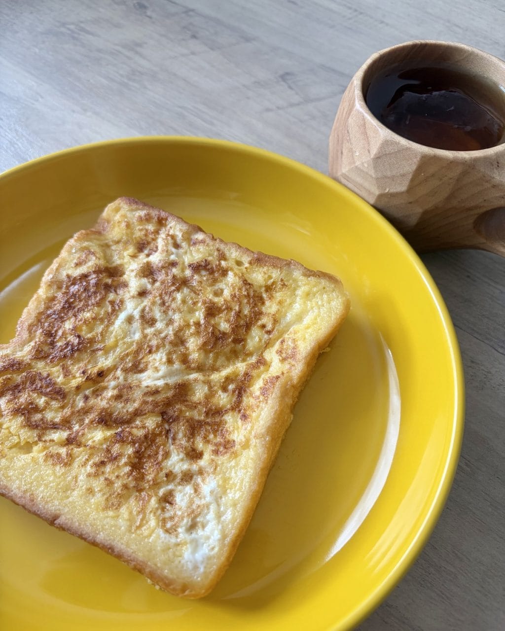 夏の朝に楽しむフレンチトーストとアイスコーヒー