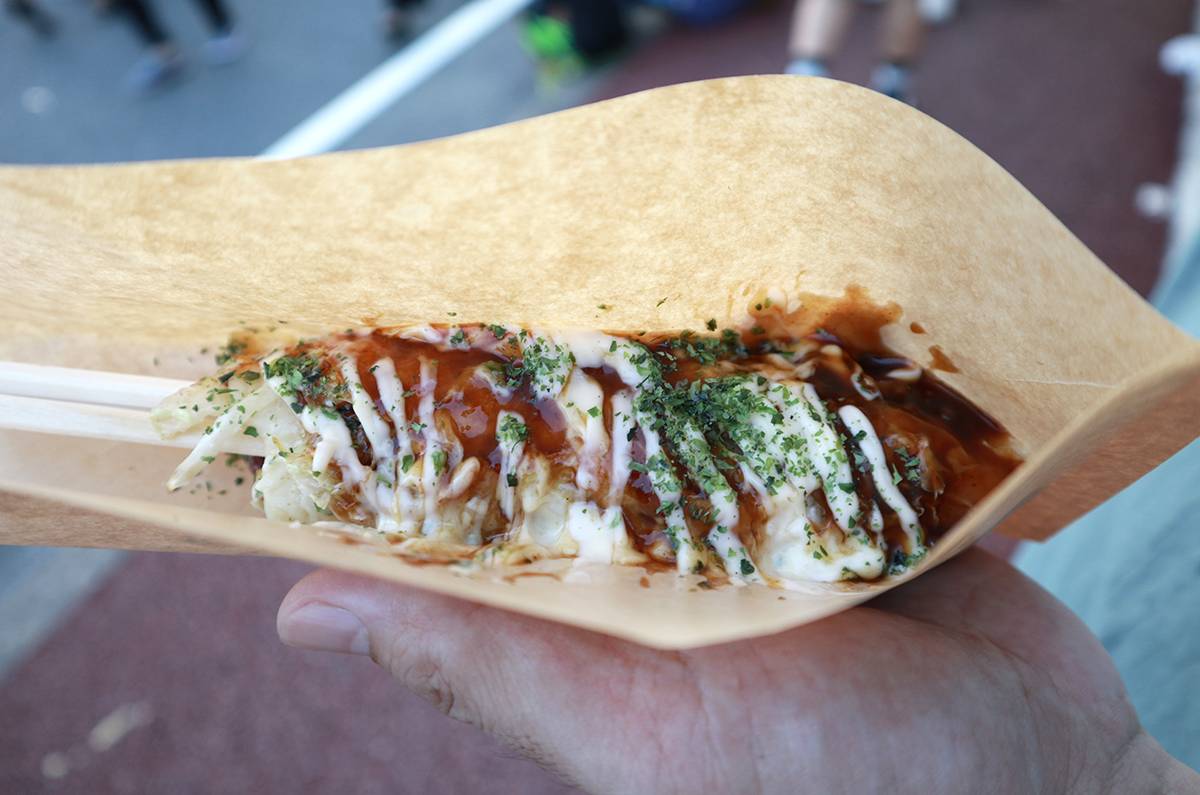 「どんどん焼き どんちゃん」の昔ながらのどんどん焼き ベビーカステラやふわふわのかき氷なども楽しめる