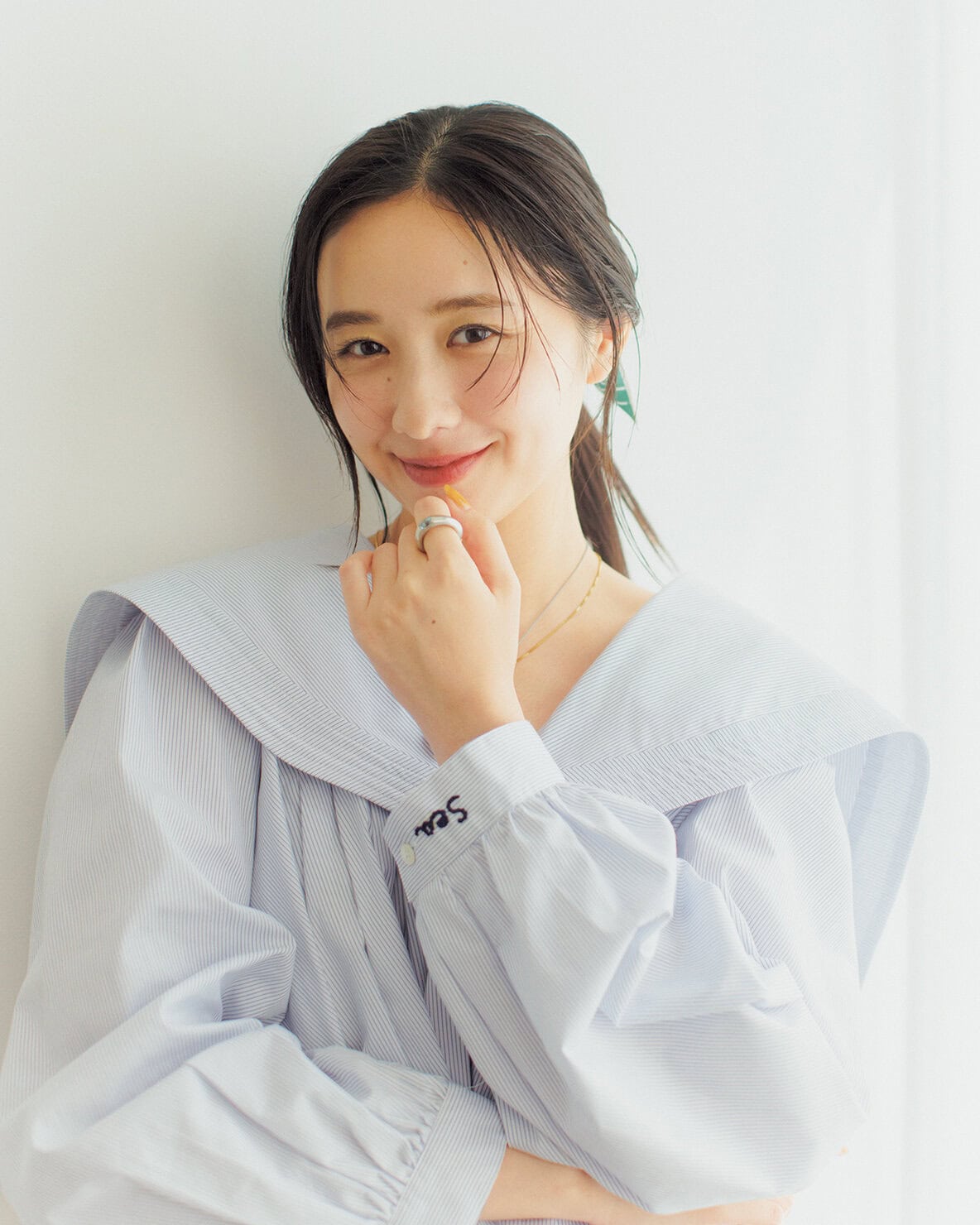 リンネル2026年10月号は堀田真由さんの表紙が目印！夏の装いに秋をひとしずく