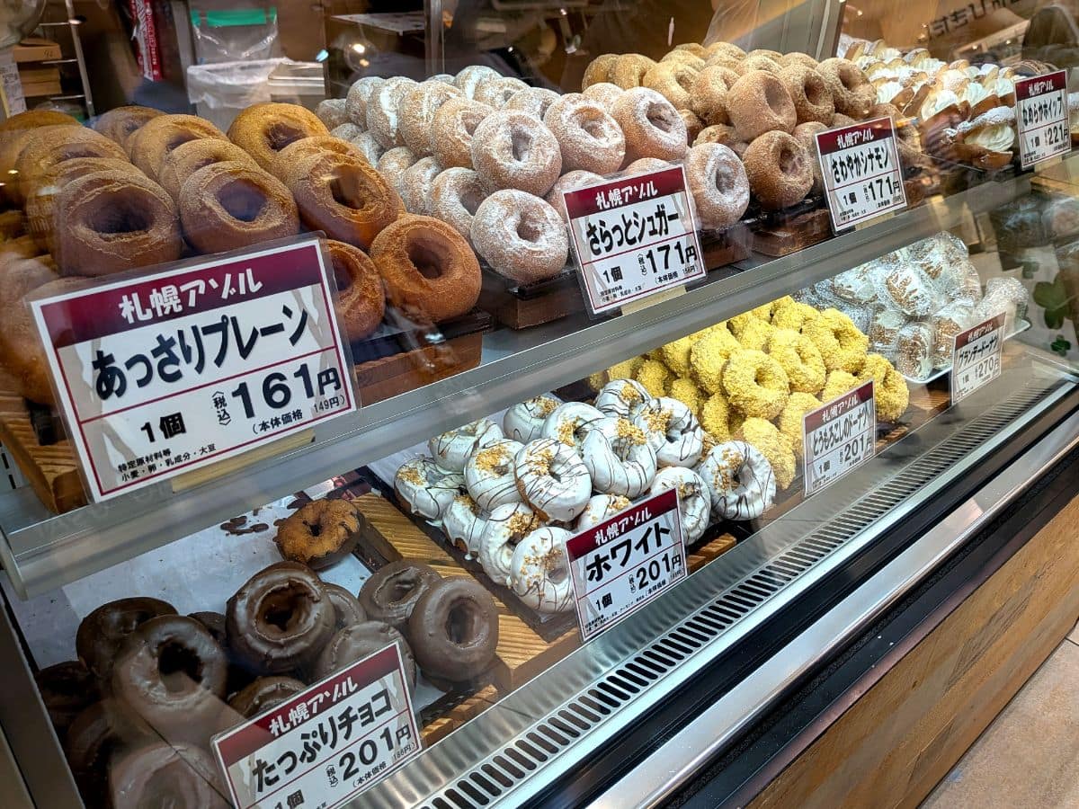 【北海道/札幌】札幌アゾルの実演販売ブース。とうもろこしのドーナツもある。