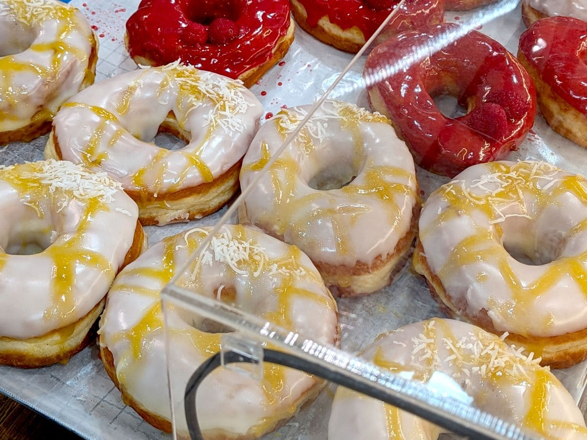 【東京/麻布十番】DUMBO Doughnuts and Coffeeとドーナツ探求家・溝呂木一美のコラボドーナツ。『ココナッツ&パインアップル』