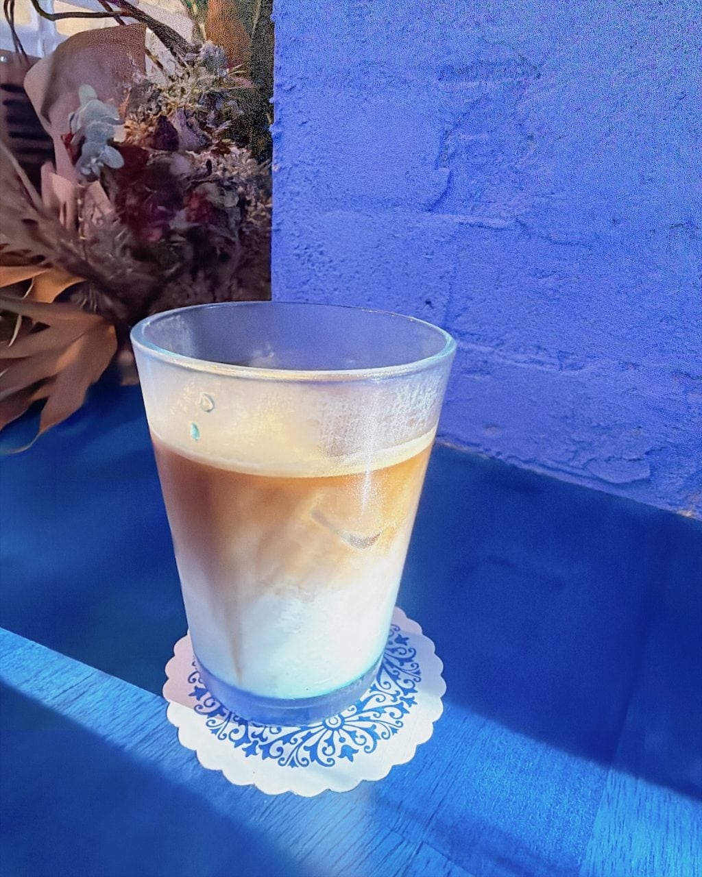 立川のカフェ「two meet coffee room」のアイスラテ