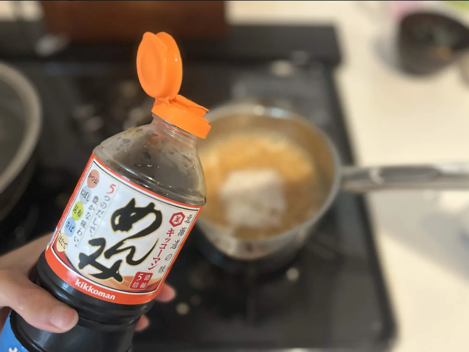 北海道限定の調味料「めんみ」を使って雑炊を作る