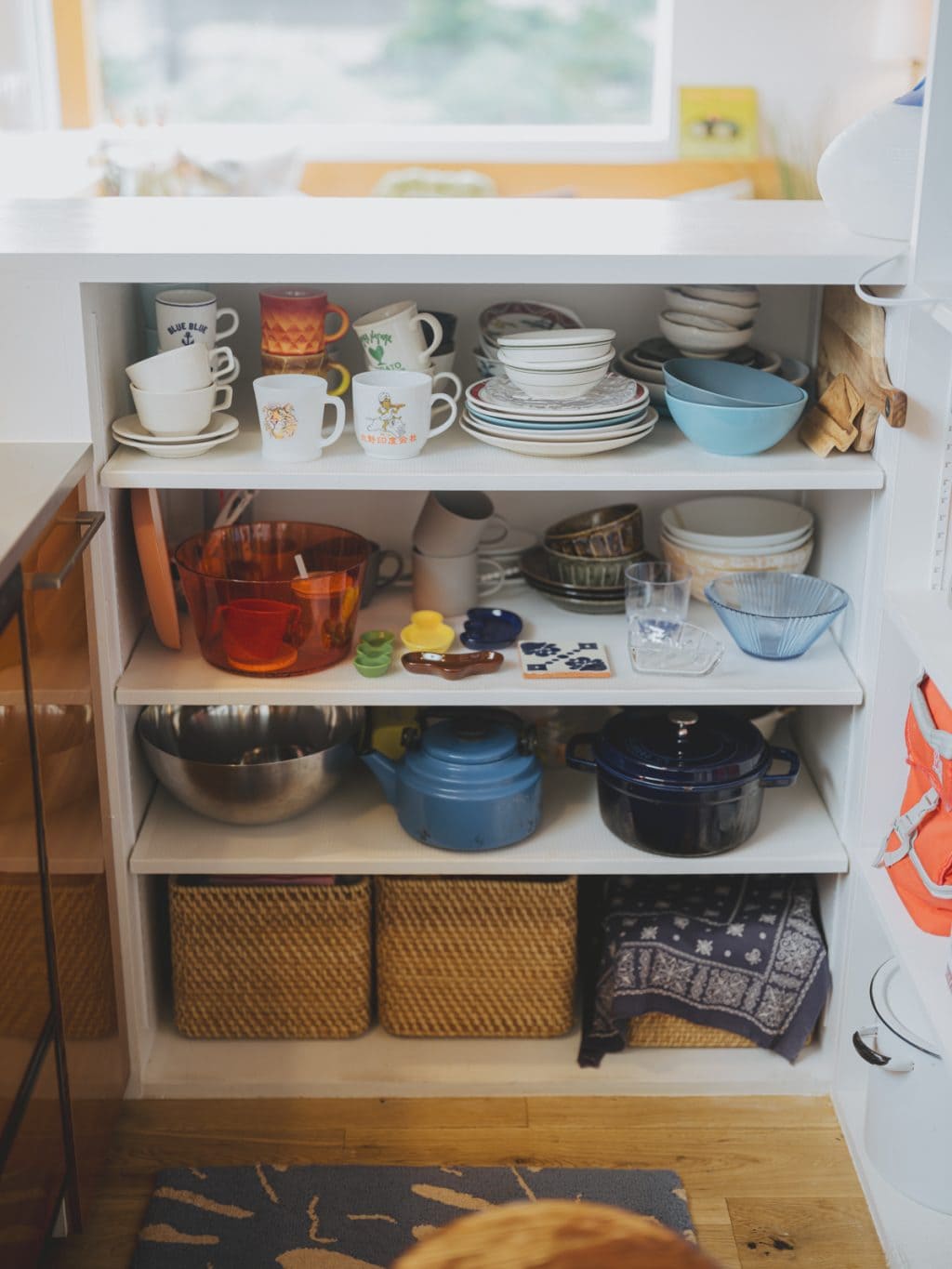 中庭のある平屋の半個室のキッチン