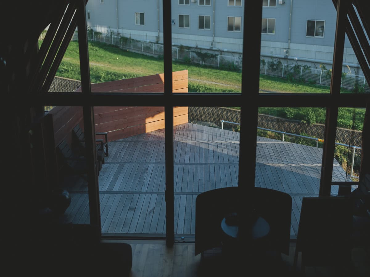 30畳のリビングを叶えた、柱のない家づくり:aiさんの住まい 広々としたテラス