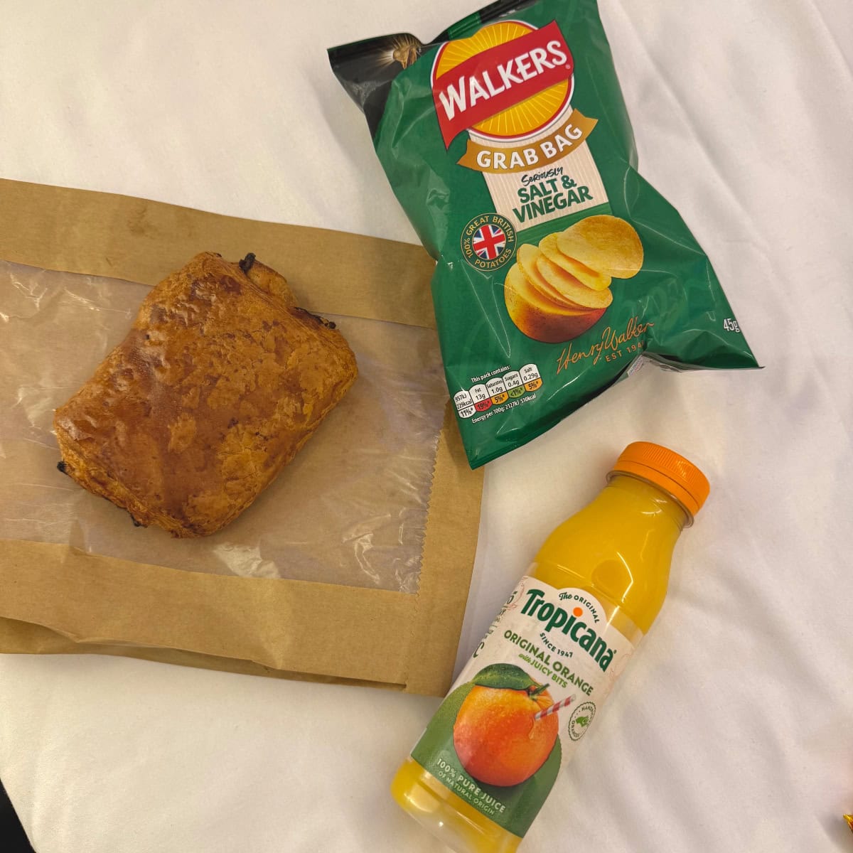 スコットランドのスーパーテスコtescoのミールディール、パンオショコラ