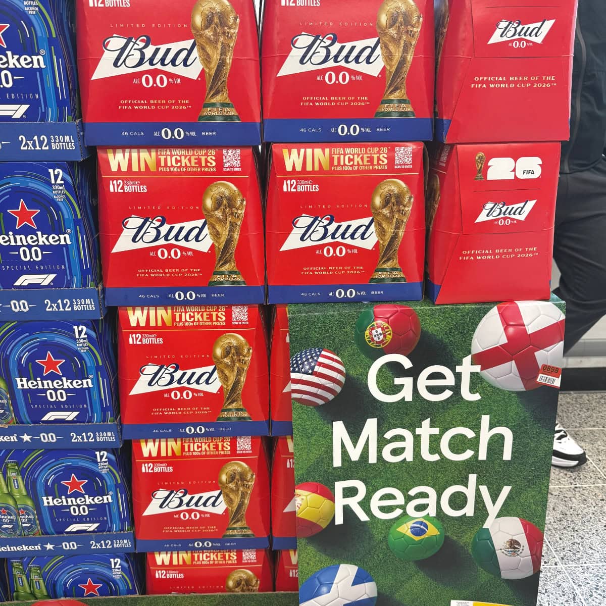 スコットランドのスーパーtescoで売っているワールドカップグッズ