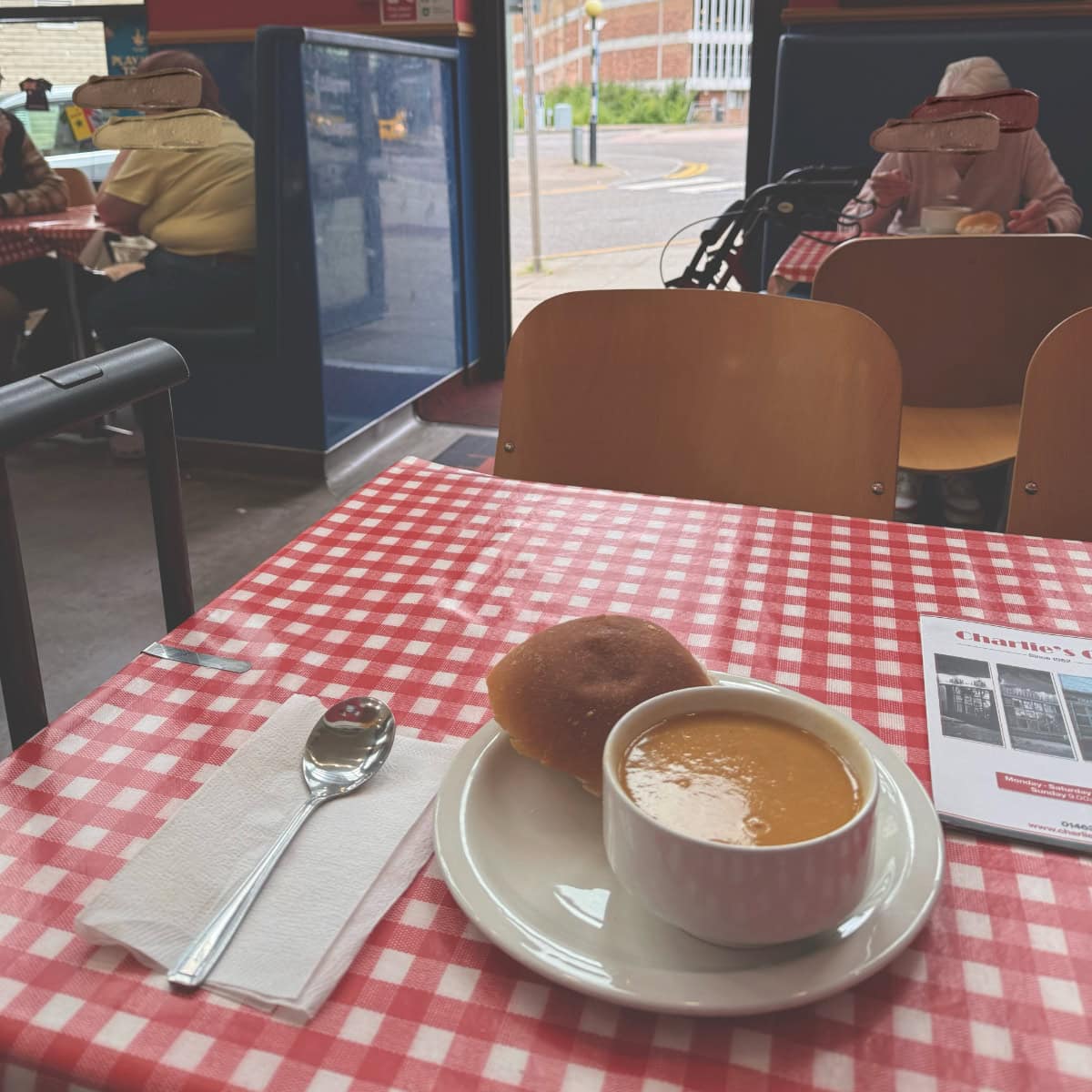インヴァネス、Charlie's Cafe、本日のスープとパン