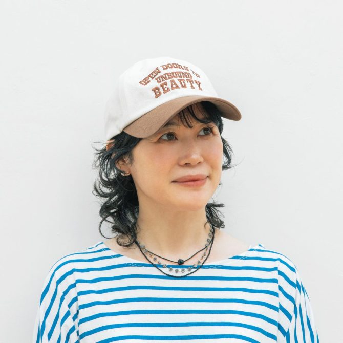 キャップの顔のバランスを大切にする高松さんは、つばのサイズ感とカーブに注意してキャップを選ぶ