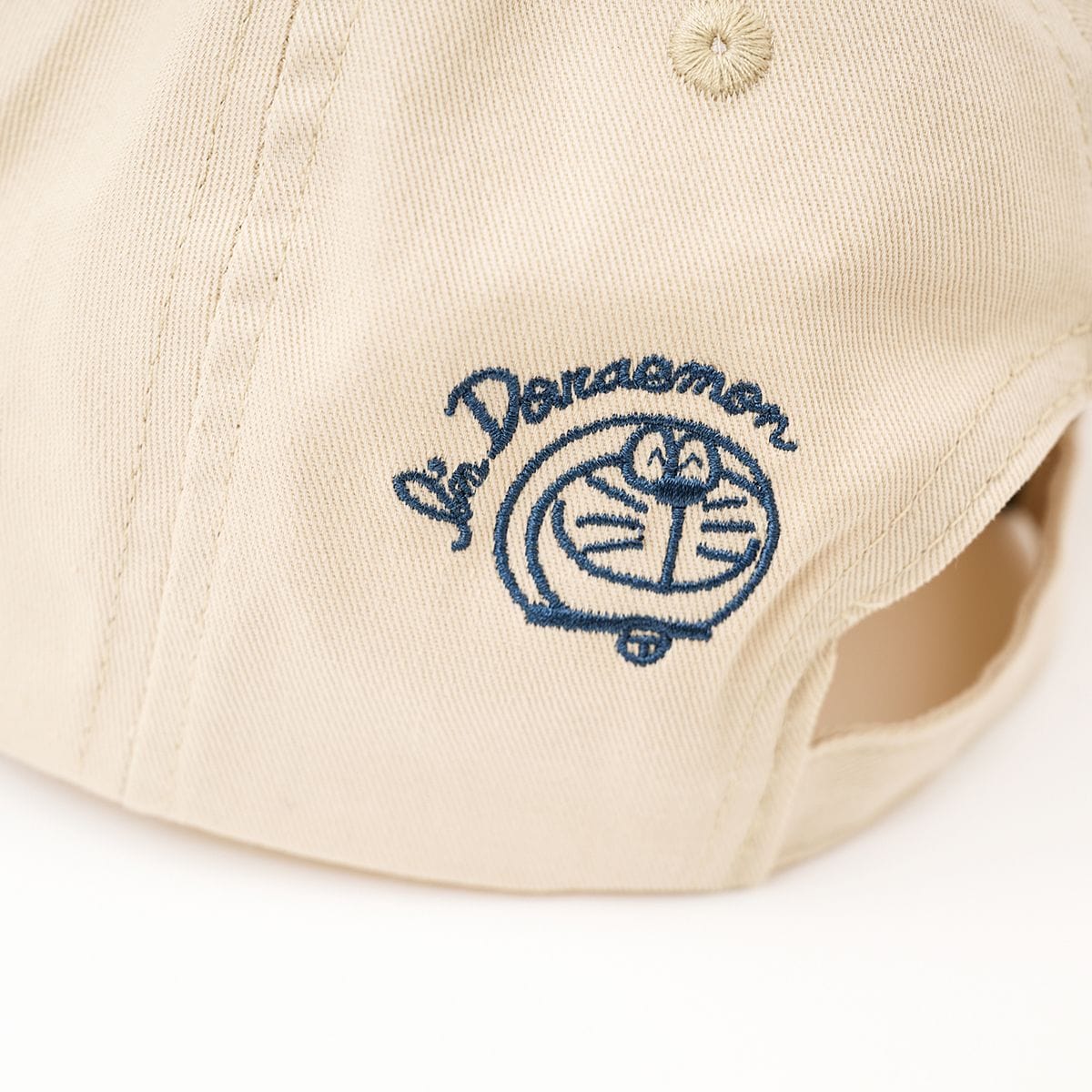 ドラえもん未来デパートの「I’M DORAEMON」キャップは、後ろにちょこんとドラえもんが!