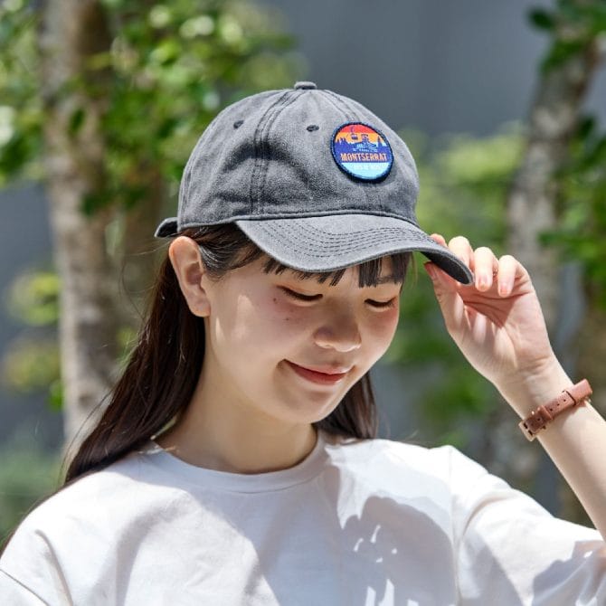 顔の骨格に合わせてキャップを選ぶアカリと柚子さんは、前髪の量は帽子の中でアレンジをして調節を