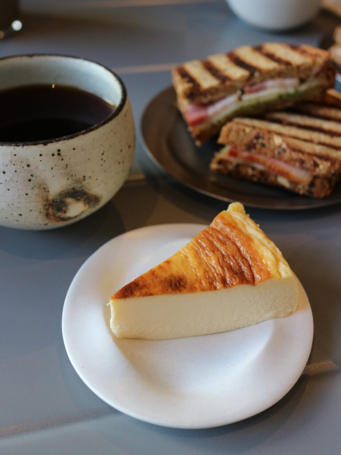 金沢のカフェ「6 APARTMENT COFFEE」グルテンフリーのバスクチーズケーキ