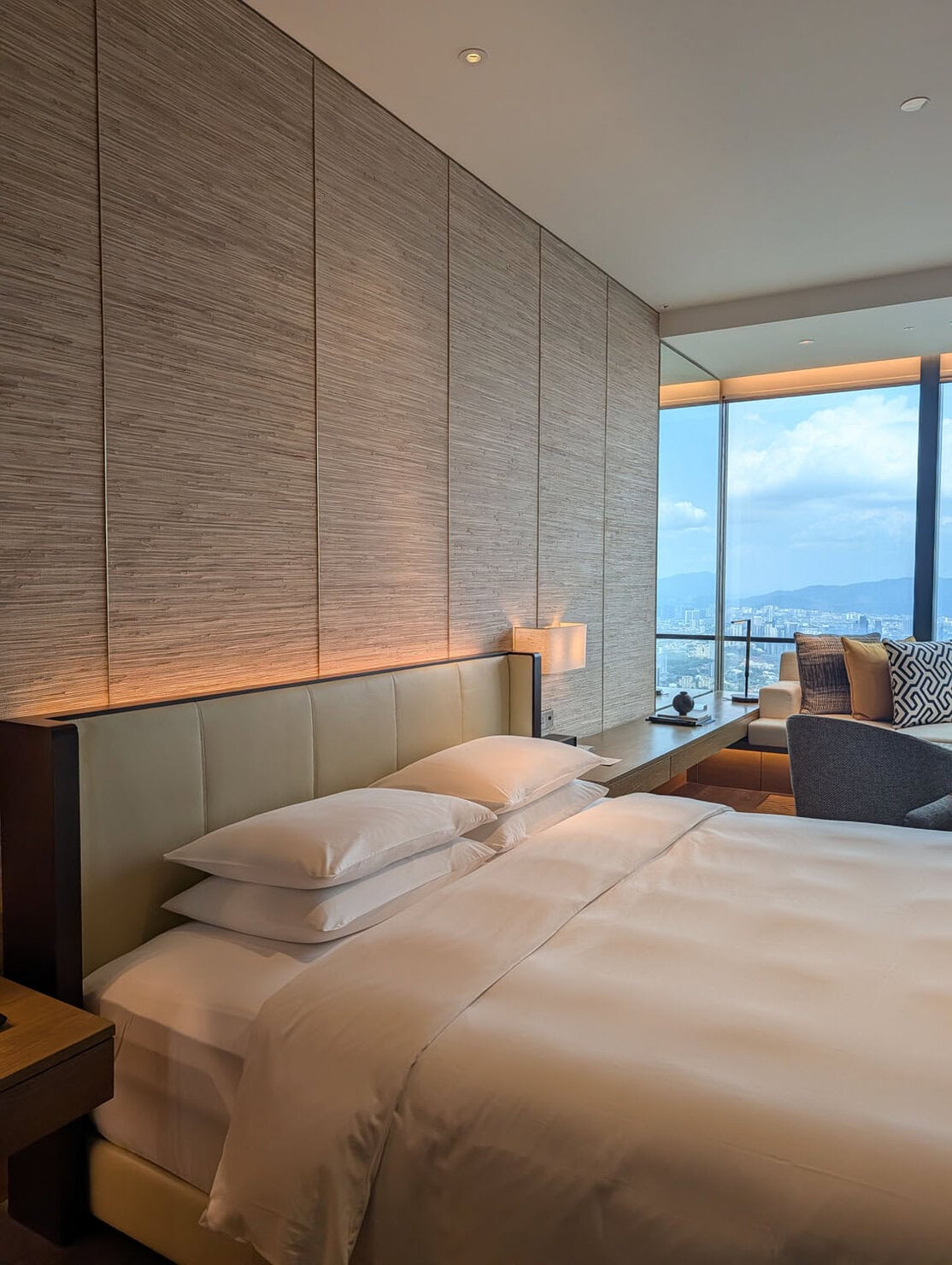 マレーシアにあるホテルPark Hyatt Kuala Lumpurの部屋の様子。