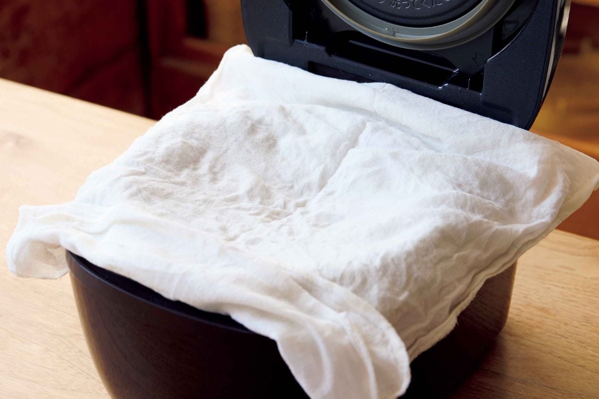 ひと晩発酵みその作り方 炊飯器に付近をかけて保温する