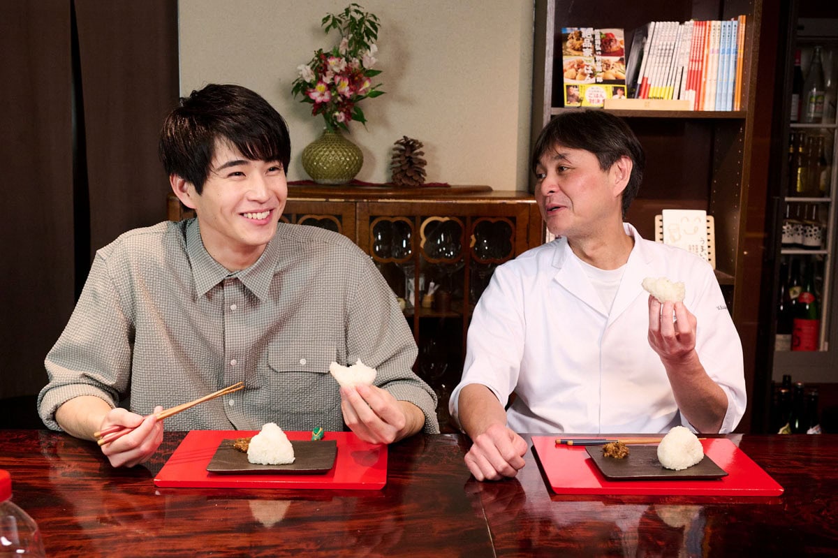 料理好き男子でもある俳優・中沢元紀くんが、日本料理店「賛否両論」を営む料理人・笠原将弘さんのマンツーマン料理教室に入門