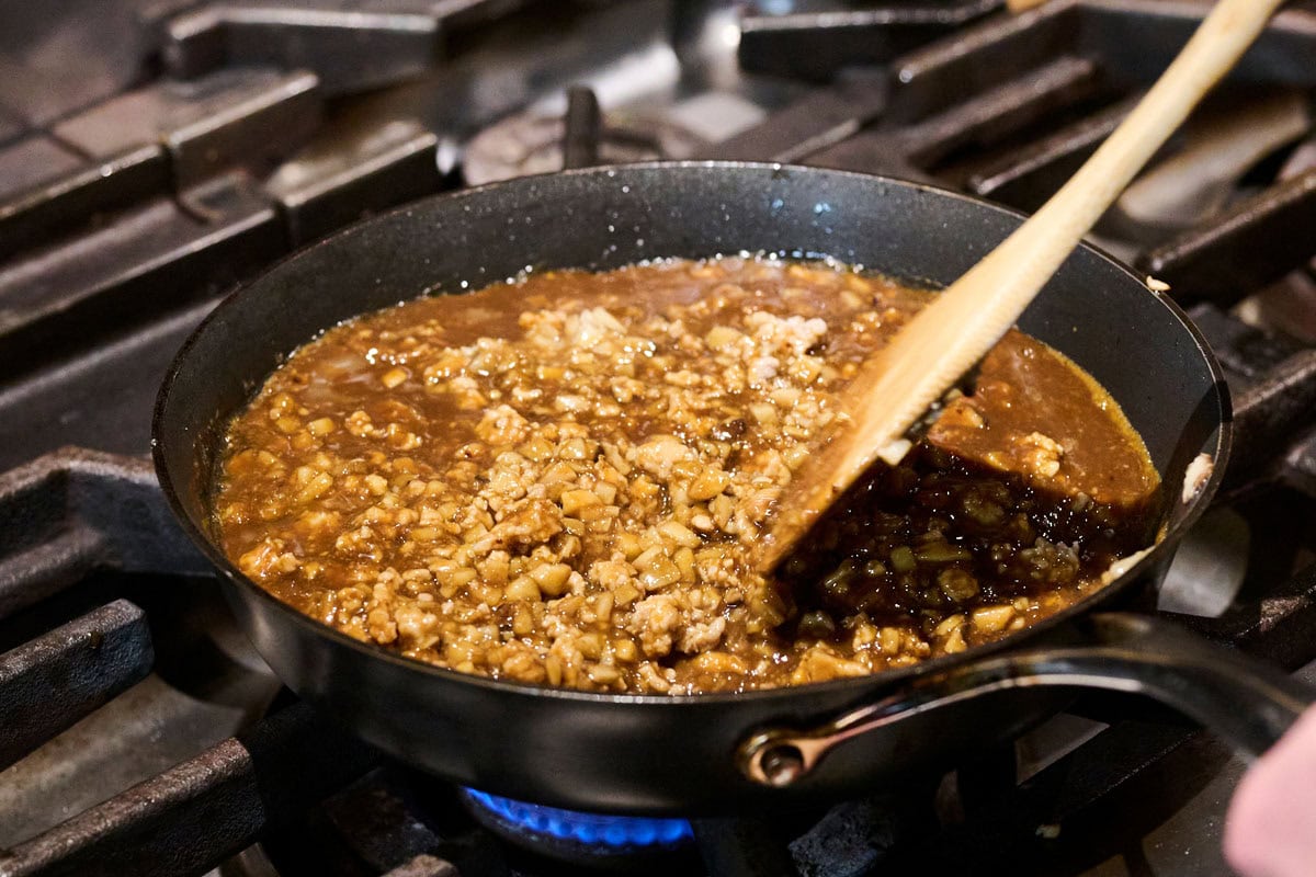 俳優・中沢元紀さんの万能鶏みそ作り
