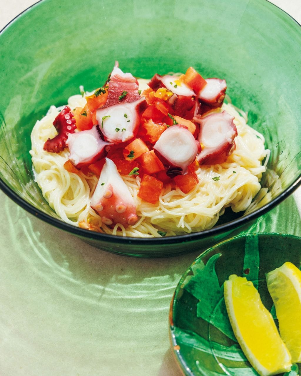 料理研究家・エダジュンさんのたことトマトのレモンバター麺の作り方