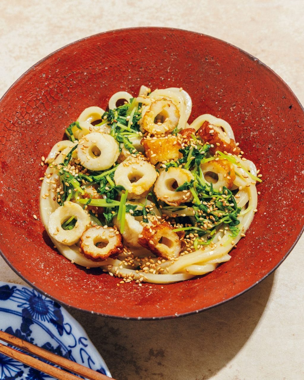 料理研究家・エダジュンさんのちくわと豆苗のごまわさびうどんの作り方
