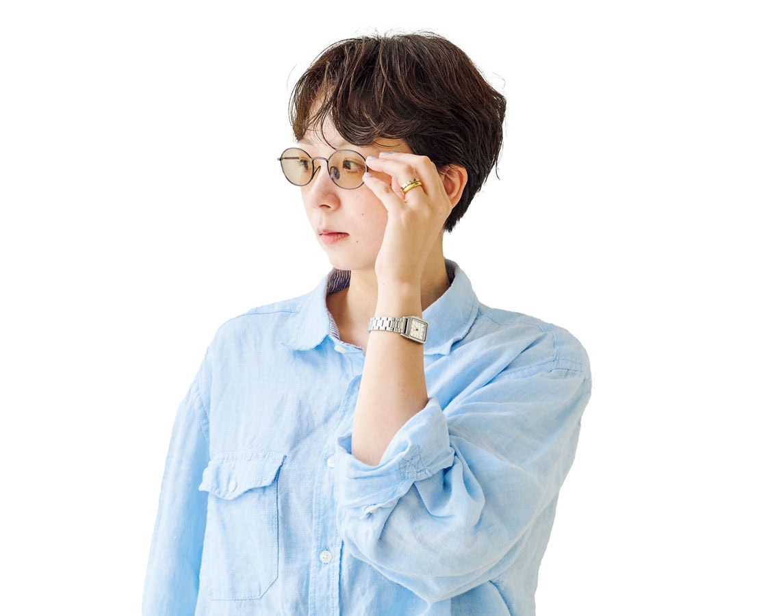 装いの引き締め役に重宝するスクエア