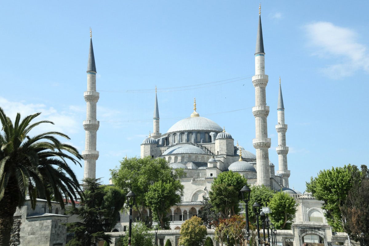 トルコ・イスタンブールにある世界遺産のスルタンアフメット・モスク。