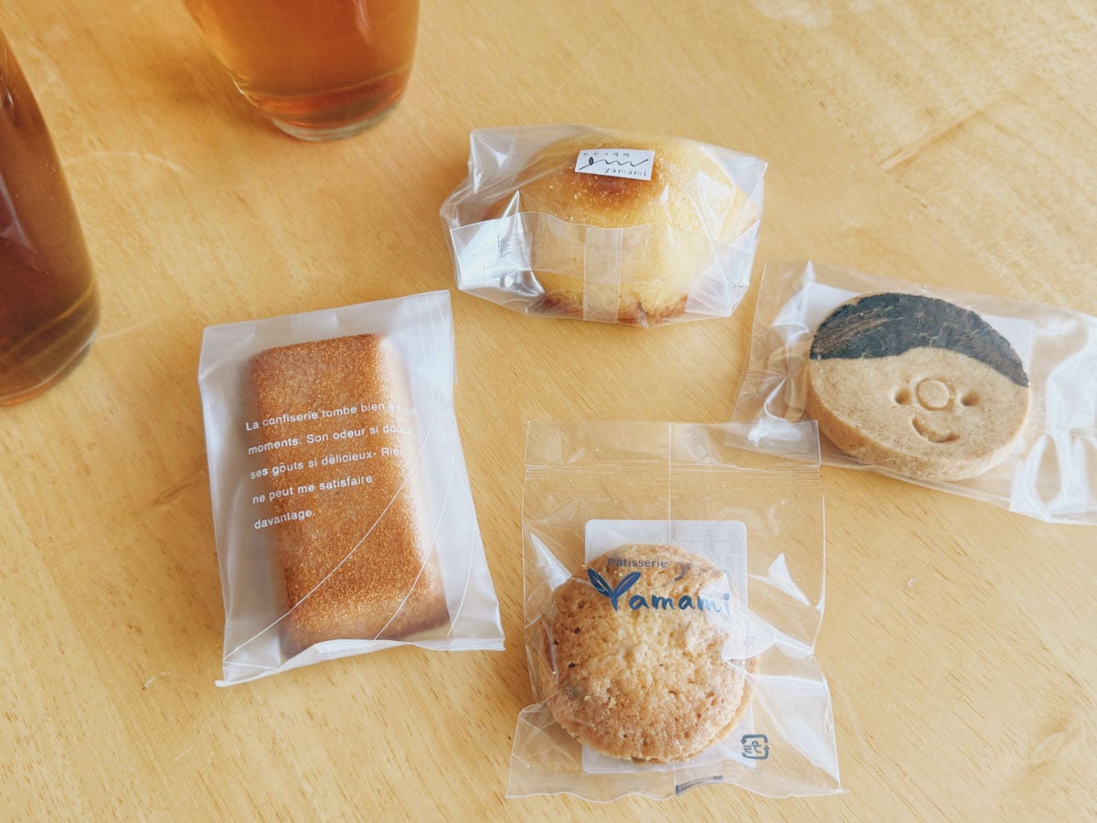 欠かせないのが15時ごろのおやつ。忙しい日でも、必ずおやつの時間を作っています。 息抜きや思考の整理にもなる、たいせつな時間です。