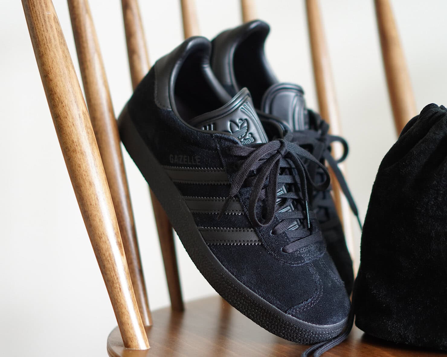 スエードスニーカーadidasのgazelle
