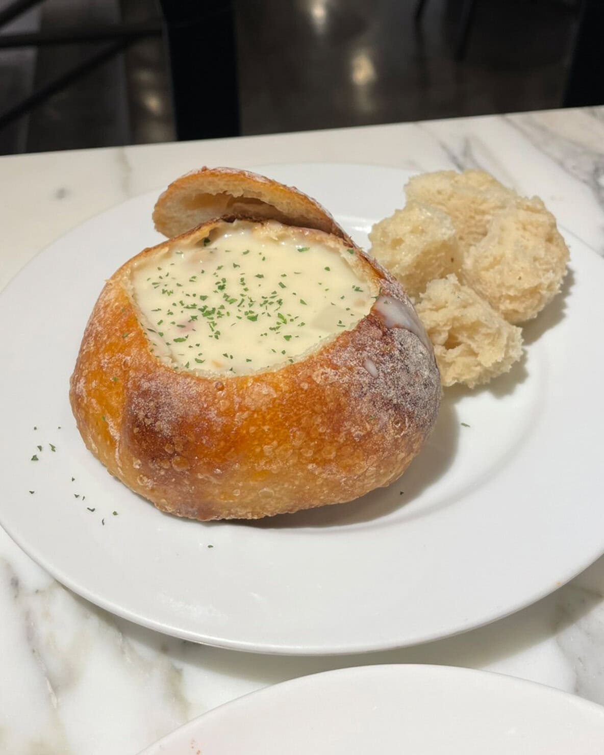 【ディーンアンドデルーカ有楽町がリニューアル】「ブレッドボウル ランチ」(¥1,512)