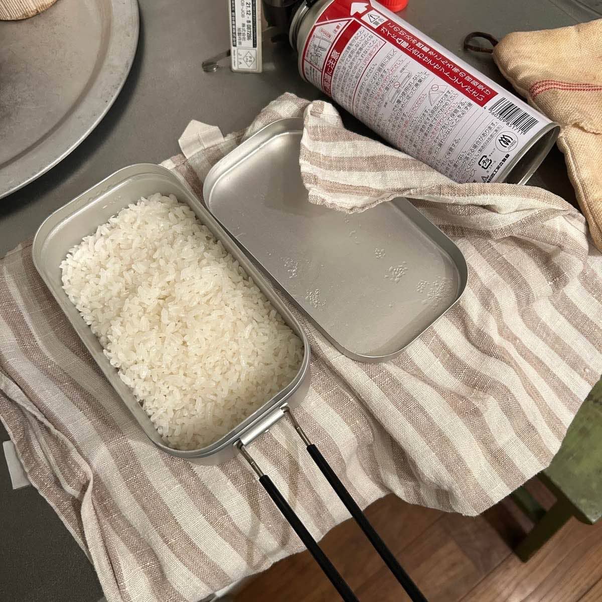 災害時にコンロで炊飯ができるよう、普段から使い始めたメスティン。