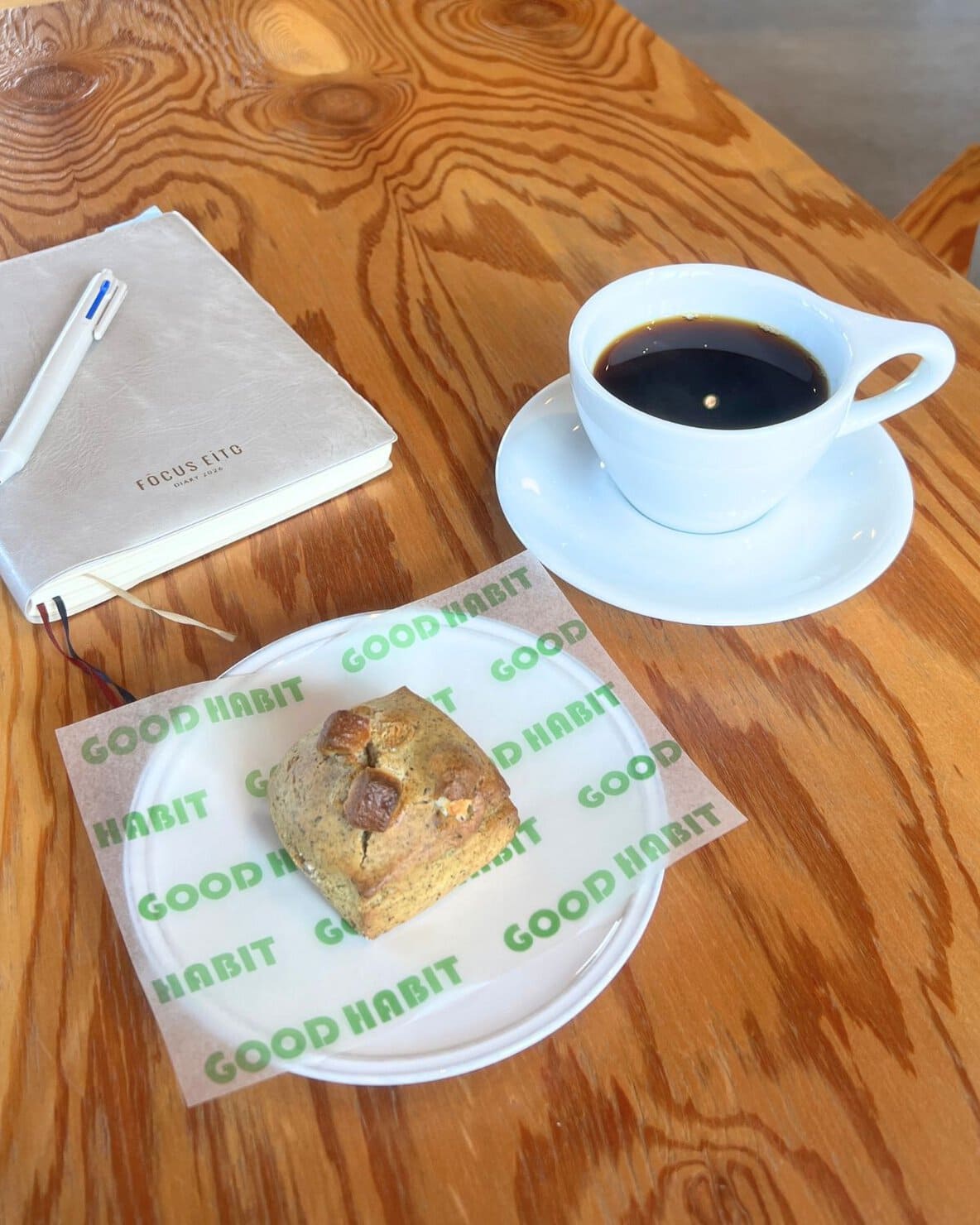 長野県佐久市のおしゃれカフェGOODHABITのアールグレイホワイトチョコスコーンとブレンドコーヒー