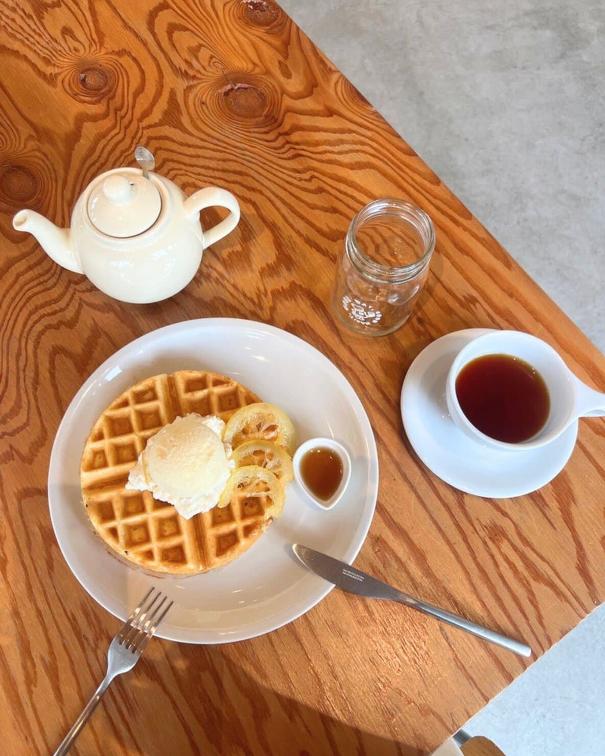 長野県佐久市のおしゃれカフェGOODHABITの米粉ワッフルとアッサムティー