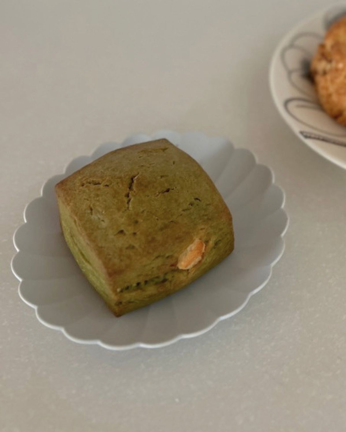 長野県佐久市の北欧モダンカフェGOODHABITでテイクアウトした抹茶とホワイトチョコスコーン