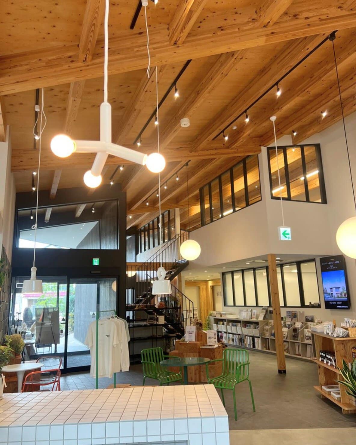北欧モダンテイストのカフェGOODHABITの店内インテリア