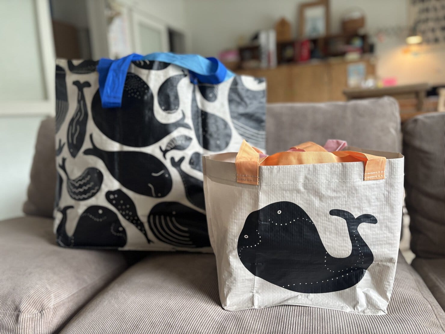 ROMELSÖN ロメルソーン キャリーバッグ ¥249(左)、¥199(右)