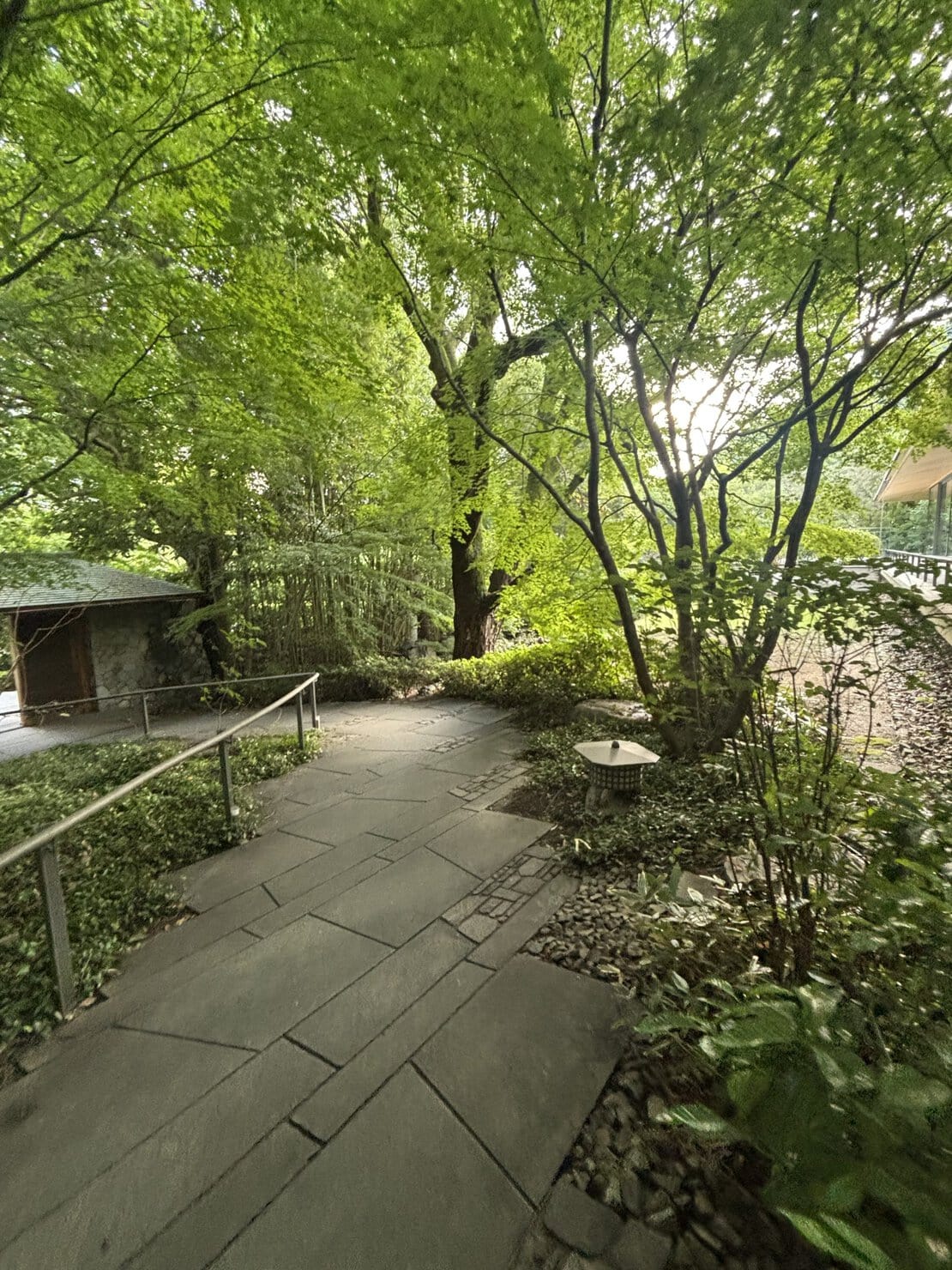 竹中大工道具館( 入り口からの小道)