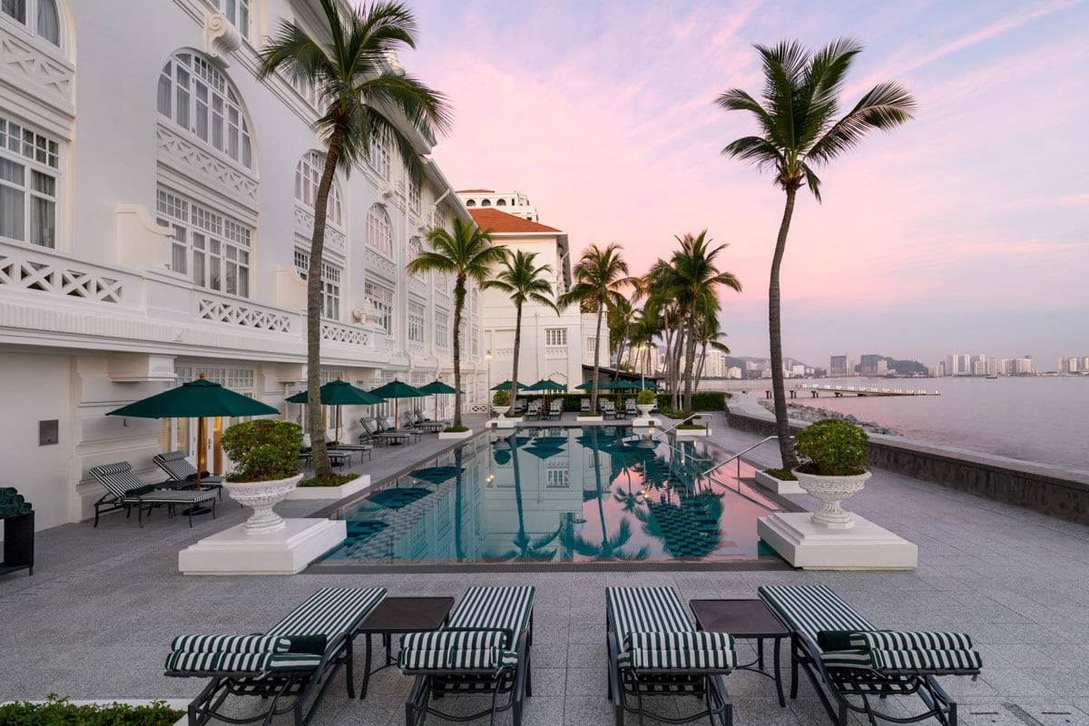 1885年創業の「Eastern & Oriental Hotel」にあるインフィニティプール