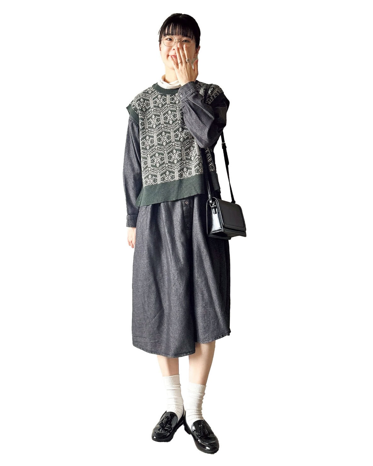 ニットベストで秋のレイヤードスタイル