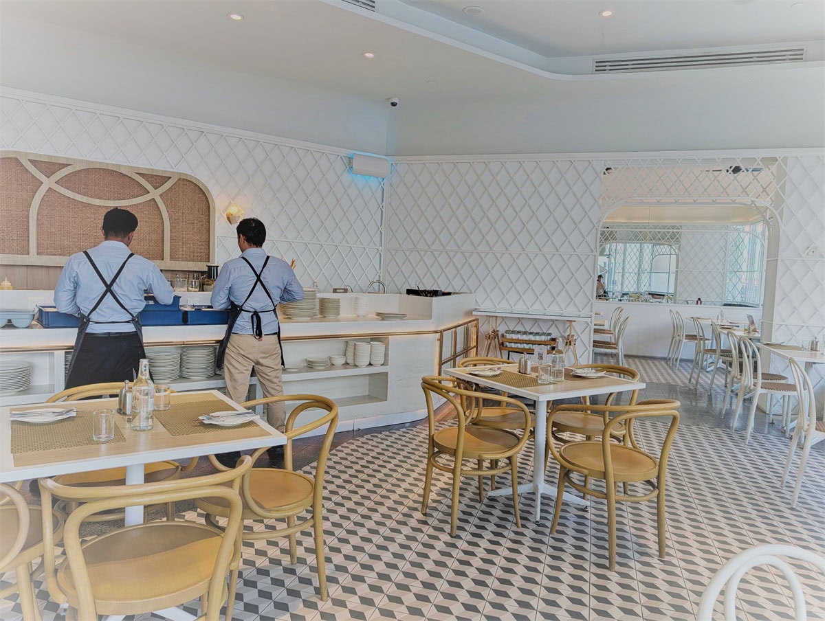 地元食材を満喫できる館内レストラン「The Glasshouse」