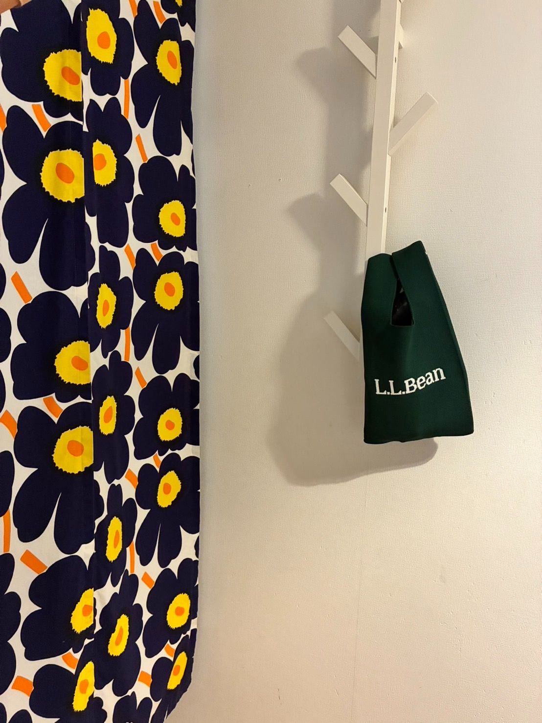 リンネル11月号付録L.L.Beanのバッグを玄関にかけて忘れ物防止