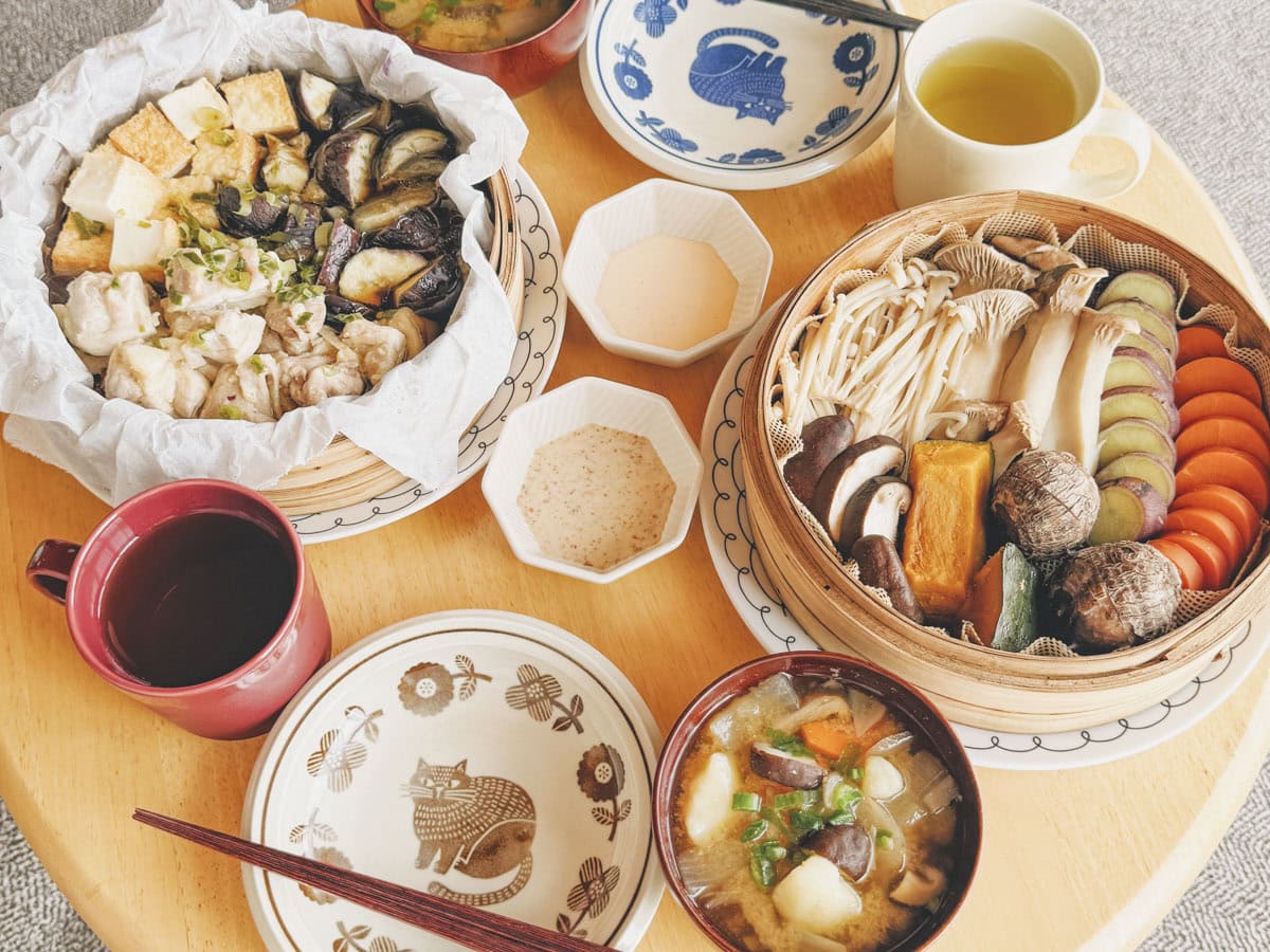 きのこやさつまいも、ナスなど、せいろに入れる食材が、秋らしくなってきました。 ついたくさん食べてしまいます。