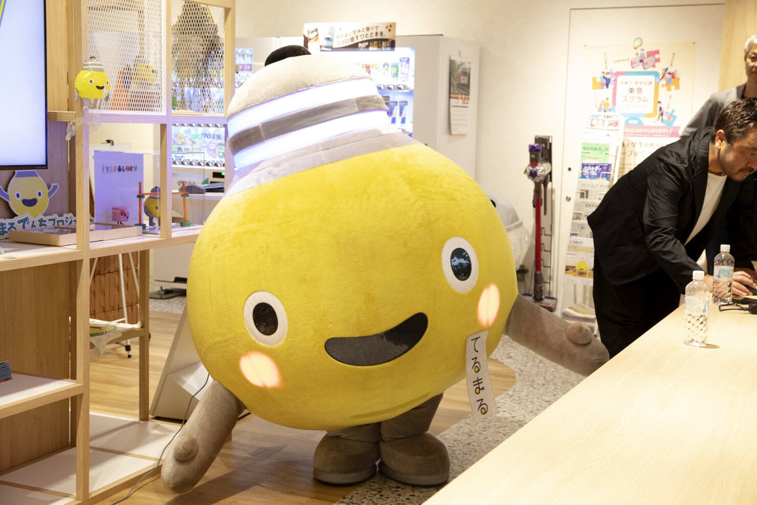東急でんき&ガス「てるまる広報部」と暮らし部メンバーマキさんでグッズを考案