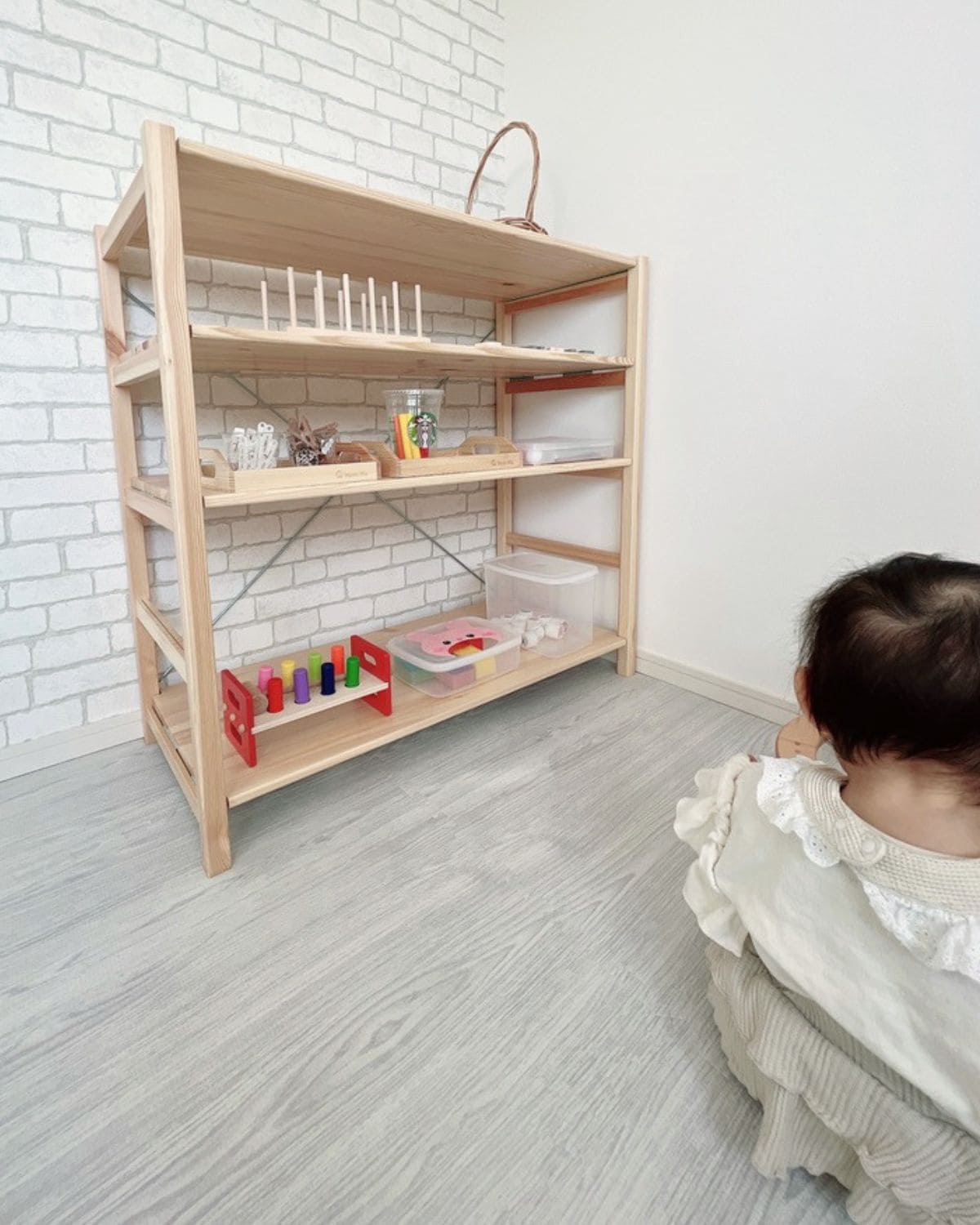 赤ちゃんとおうちモンテッソーリ教育の収納に使用した無印良品のパイン材ユニットシェルフ86cm幅・小