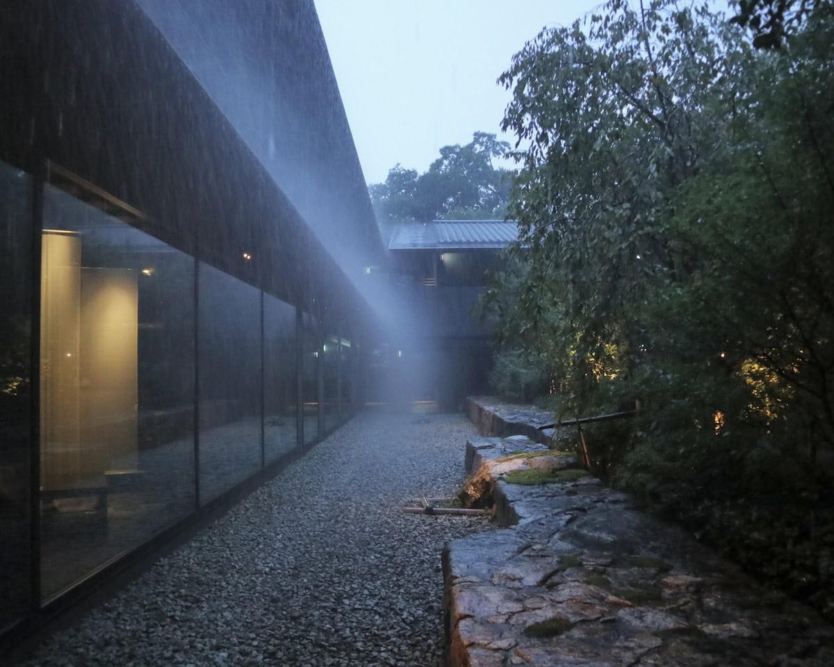 雨の日のふふ奈良