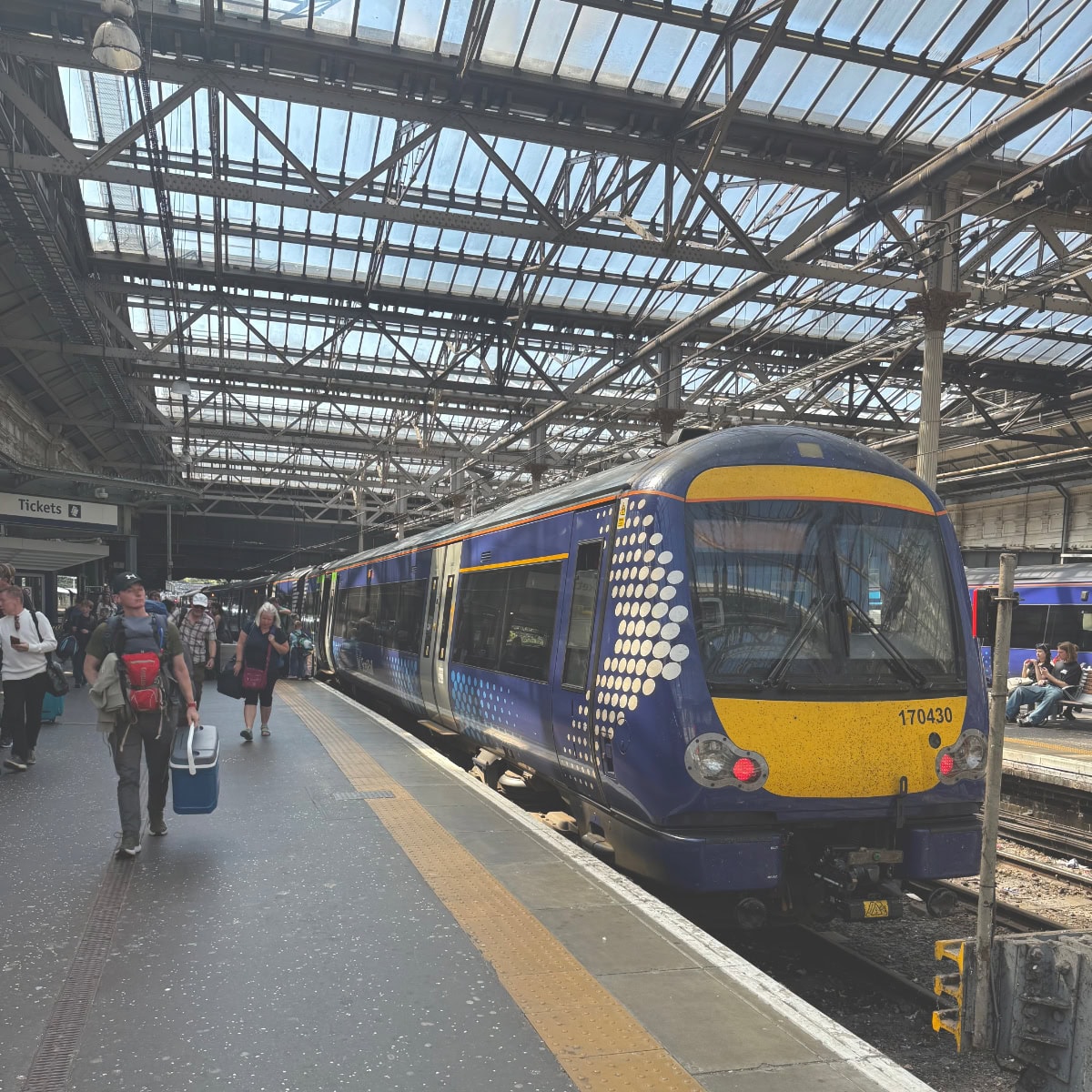 ScotRailエディンバラ駅、エジンバラ駅、EdinburghWaverley