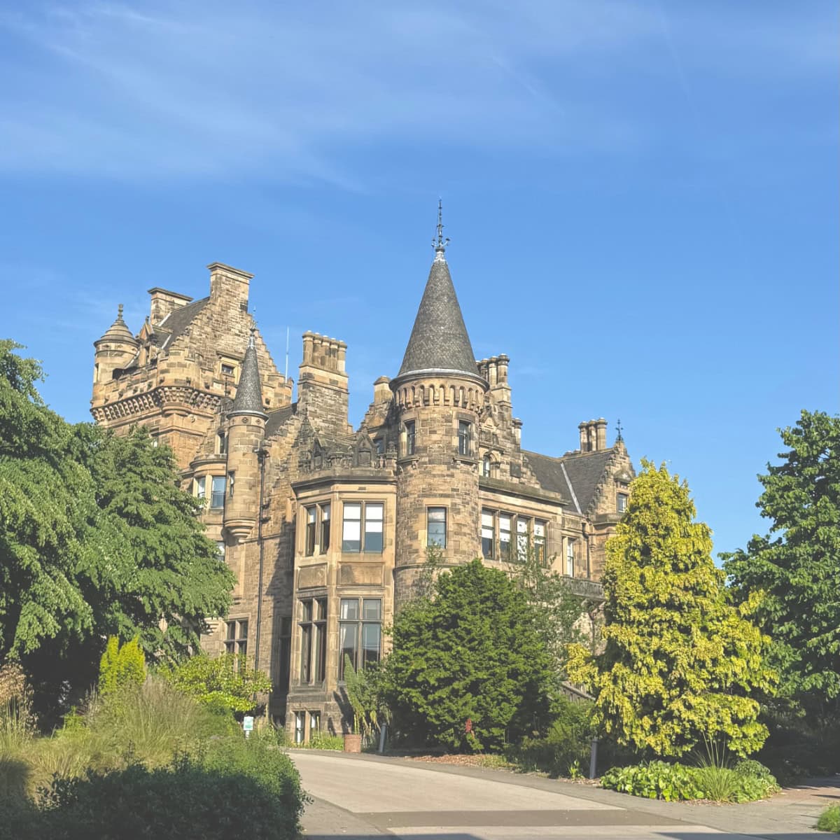 エディンバラ大学、大学寮、Pollock Halls,St Leonard's Hall