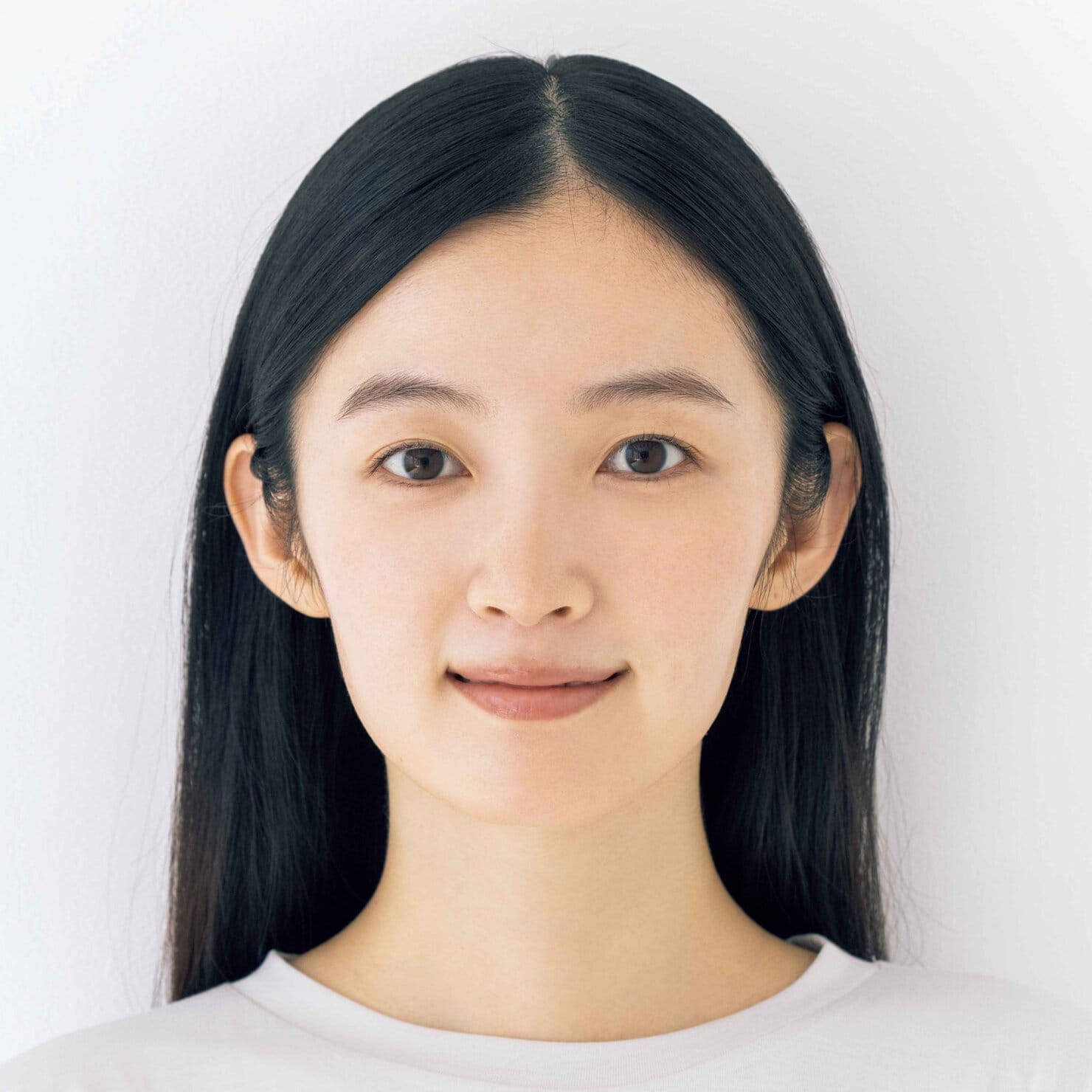 フェミニン顔:柔らかで大人っぽい顔立ち