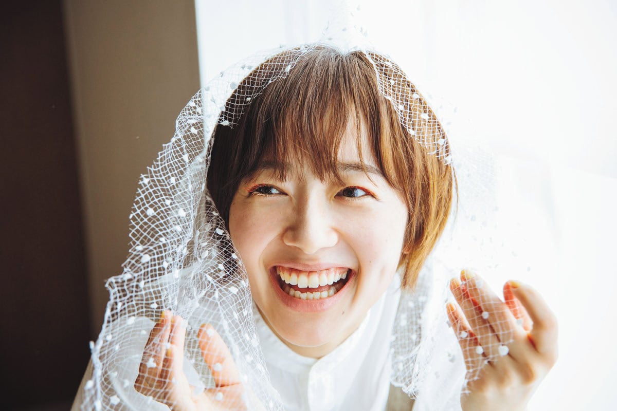 白に重ねる、チュールのきらめき