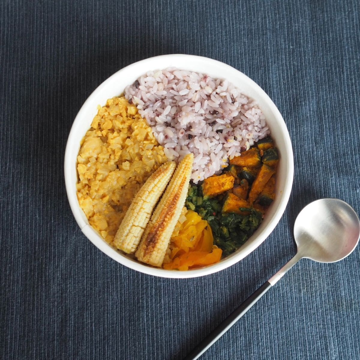 無印良品の「1/3日分の野菜を使った雑穀ごはん」ひよこ豆のカレー炒めとかぼちゃサラダ